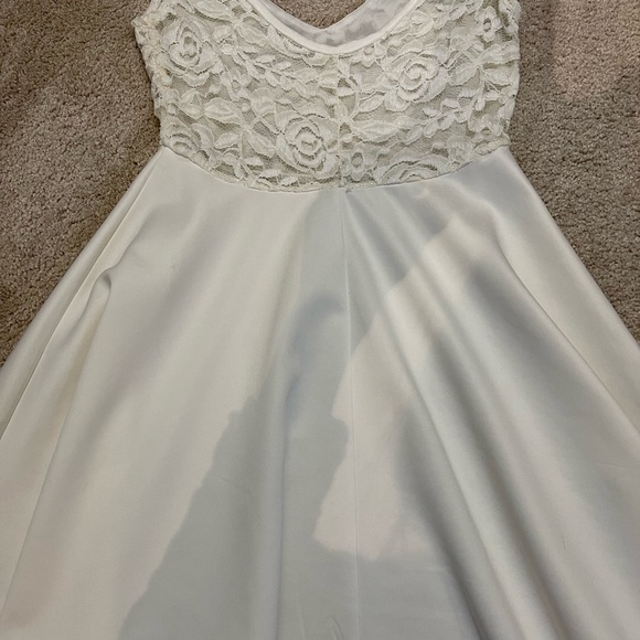 White dress with Lacey top and keyhole back - Picture 2 of 2
